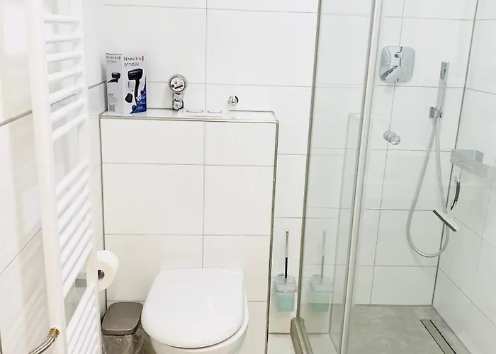 Linda By Railway Station , Airport In Centre Apartman